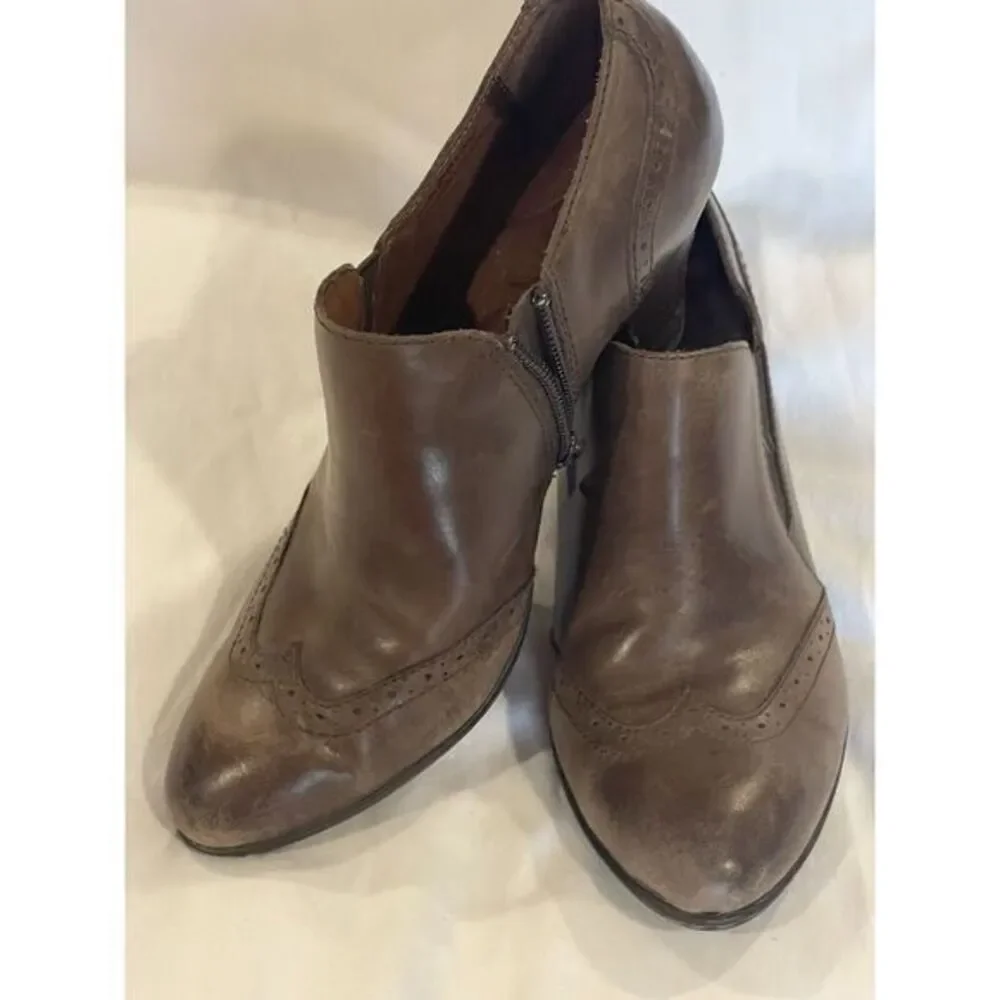 Born Women's Booties Sz 7.5 Brown Leather Wingtip Western Stacked Heel Pumps Zip